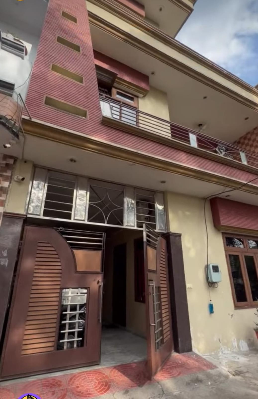 162 gaj ( 6.50 marla ) house for sale ,45*30 approx,  ,6bhk , park facing ,verka milk plant