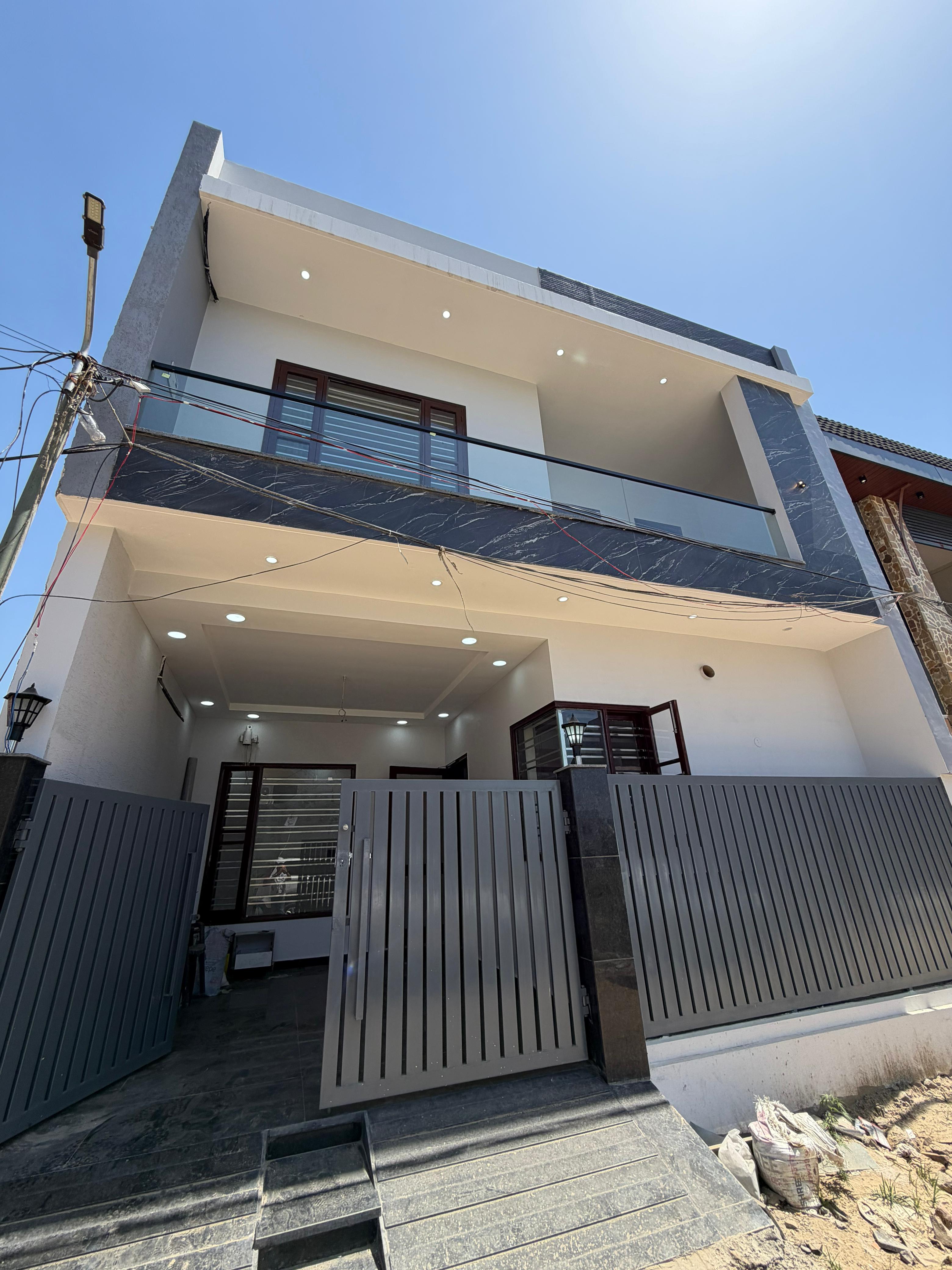 150 gaj ( 6 marla ) kothi for sale (27*45) , west facing .4+1 bhk